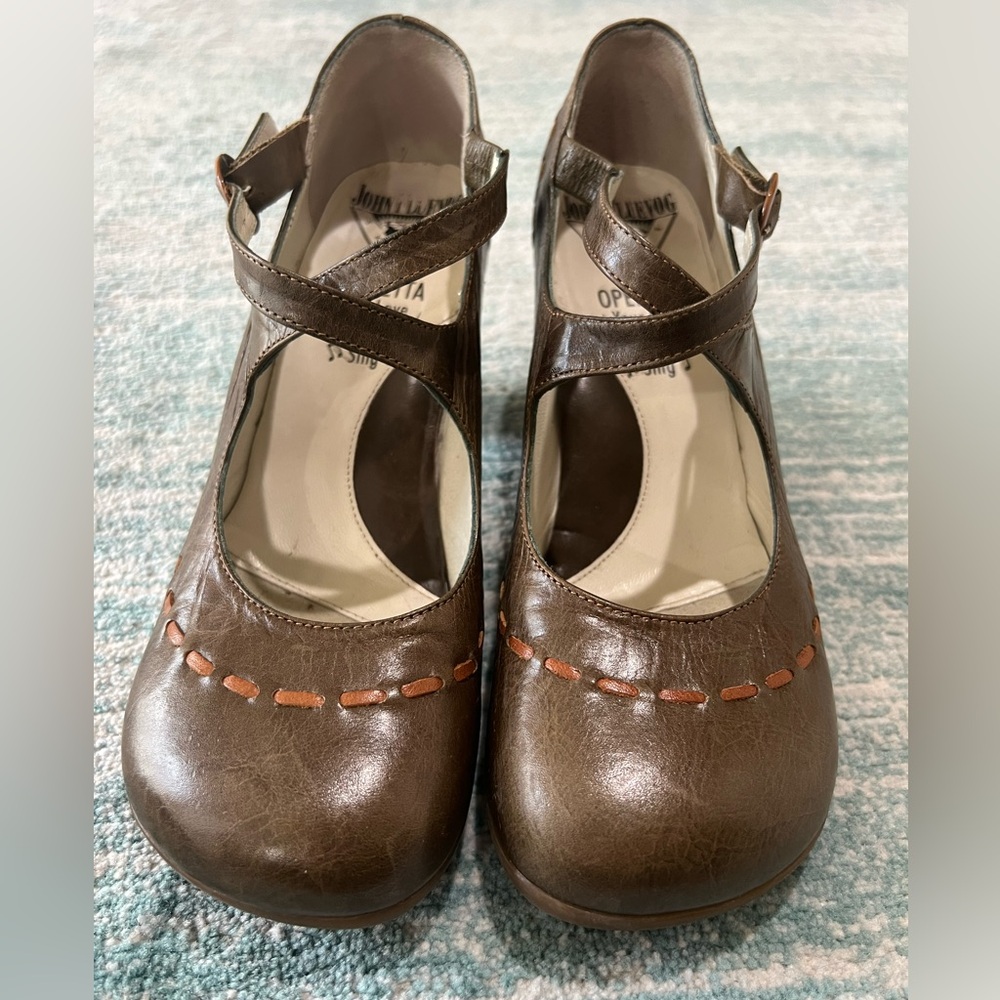John Fluevog • Operetta Malibran Mary Jane Heels